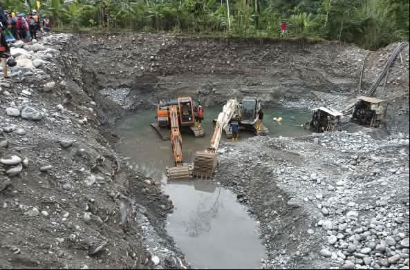 Excavaciones mineras para la búsqueda y extracción de oro en la Amazonía Ecuatoriana